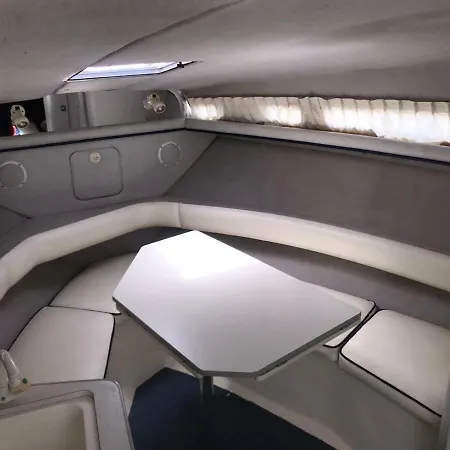 Yacht Cruiser Botel